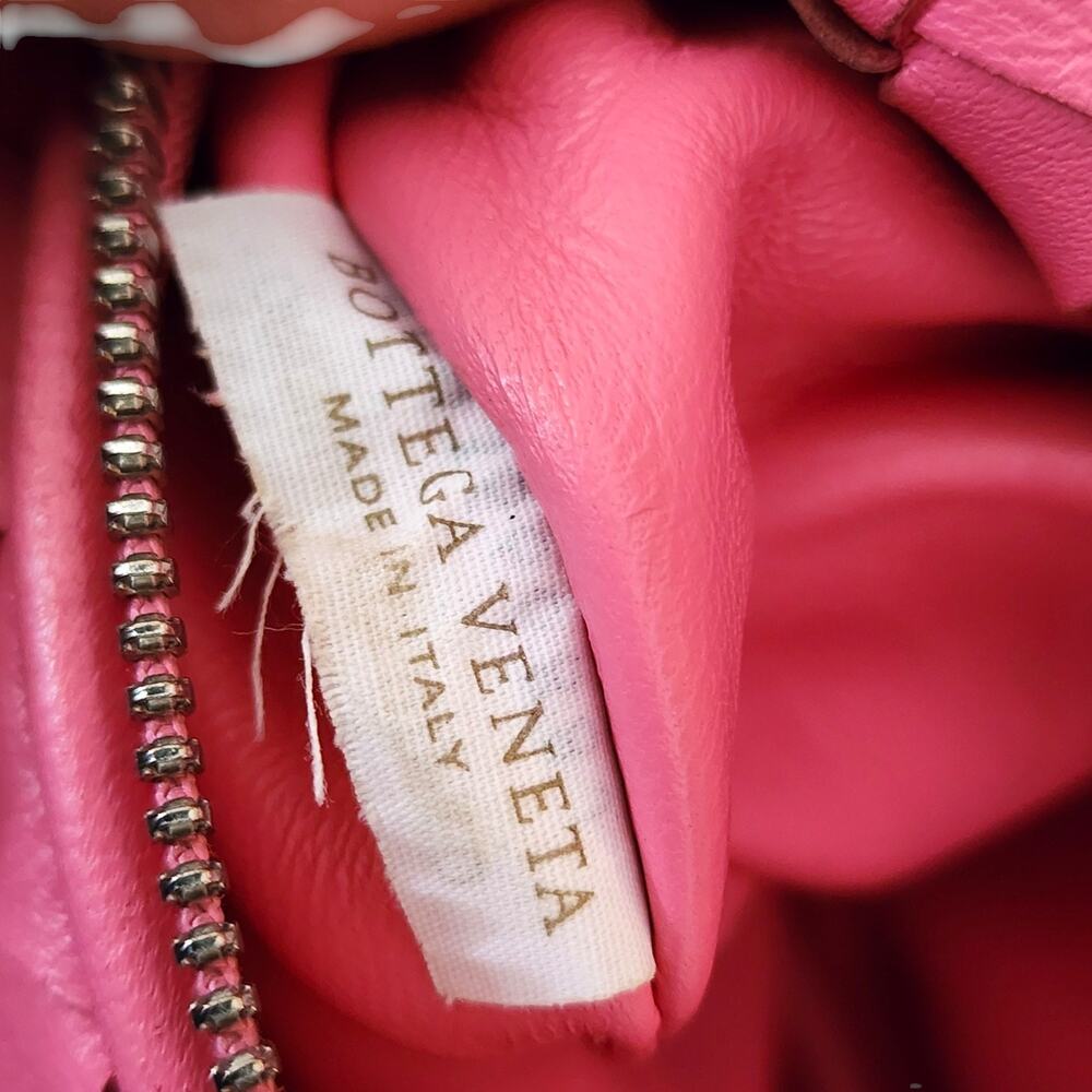 Bottega Veneta Jodie Intrecciato Leather Shoulder Hobo Bag in Pink - Picture 6 of 7